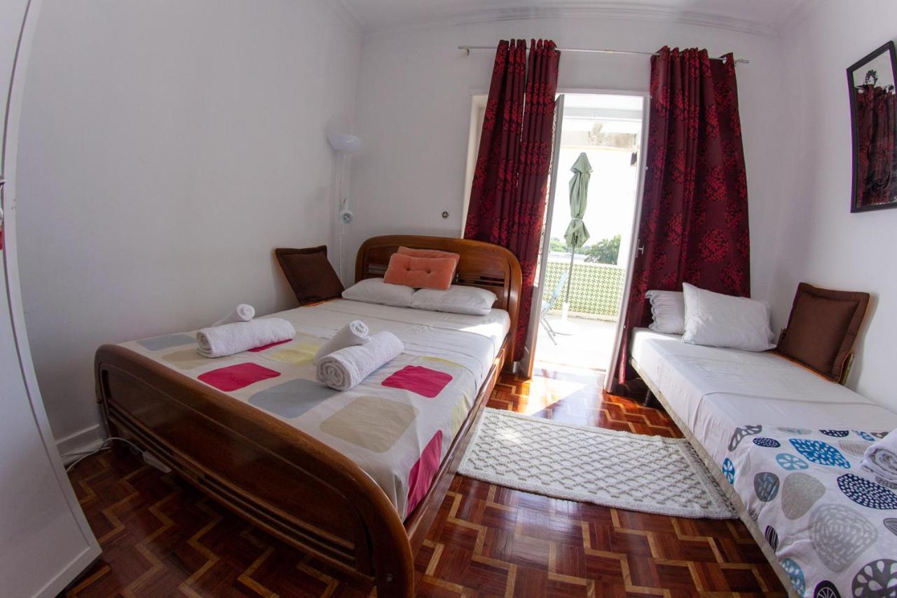 Lar Dois Coracoes Hostel Alges Εξωτερικό φωτογραφία