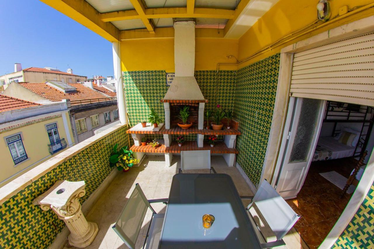 Lar Dois Coracoes Hostel Alges Εξωτερικό φωτογραφία