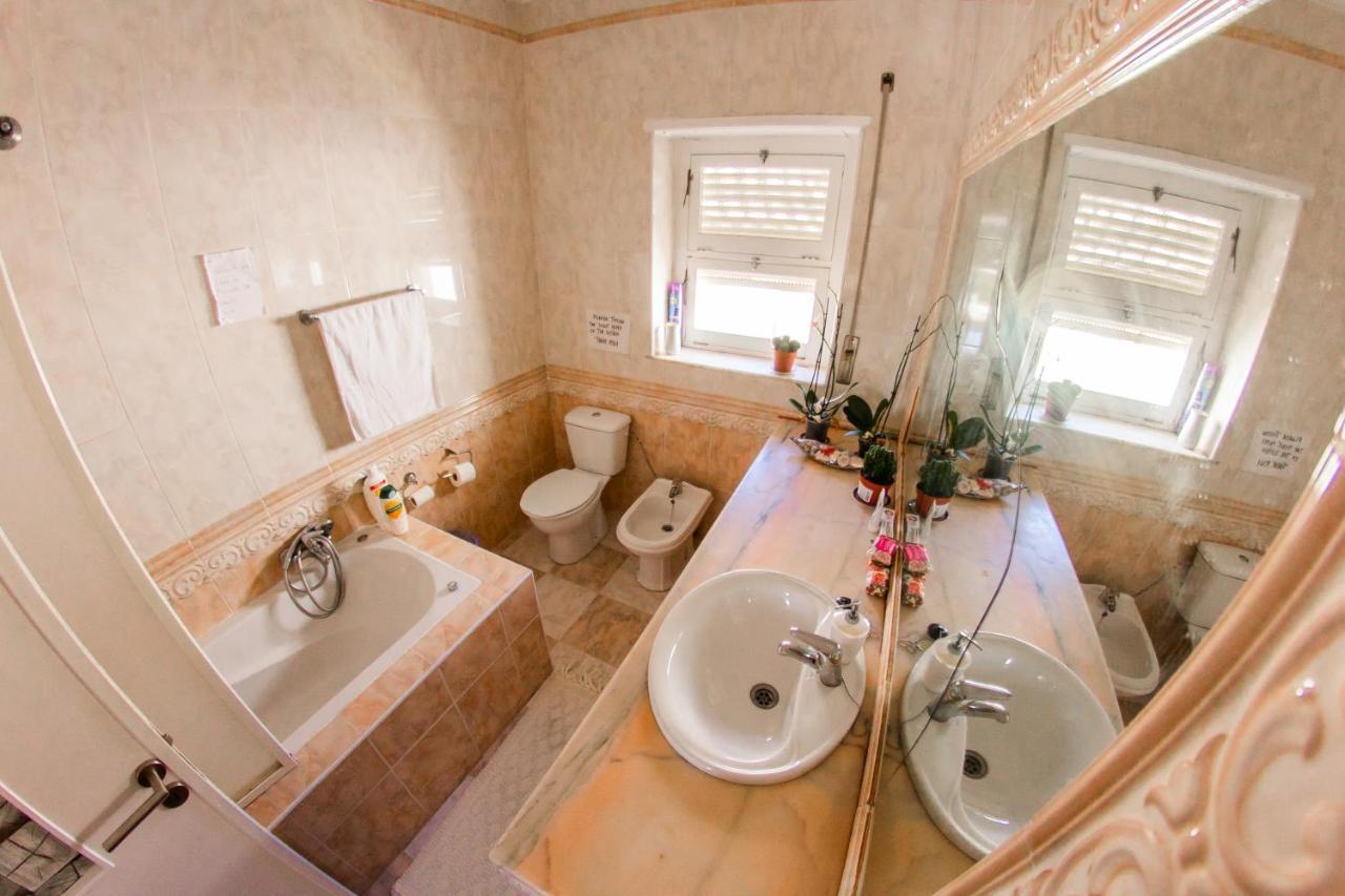 Lar Dois Coracoes Hostel Alges Εξωτερικό φωτογραφία