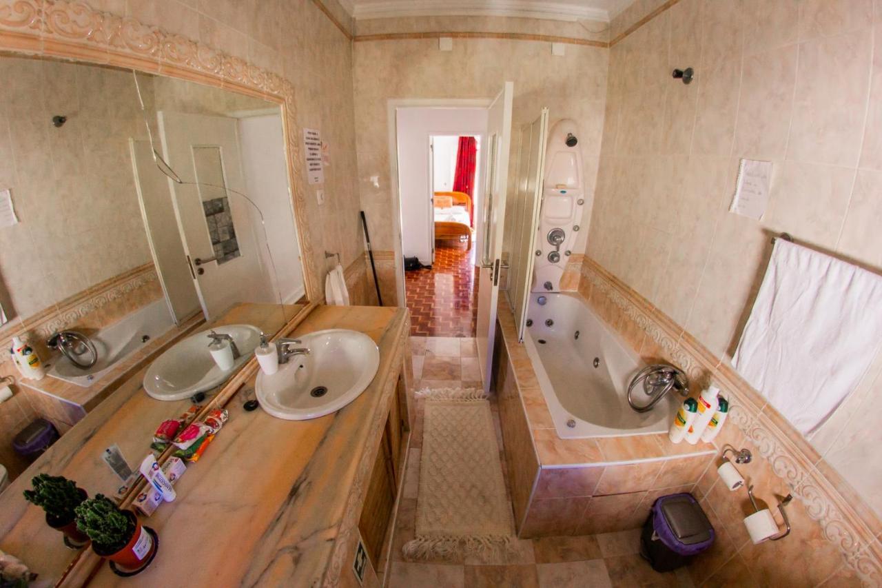 Lar Dois Coracoes Hostel Alges Εξωτερικό φωτογραφία