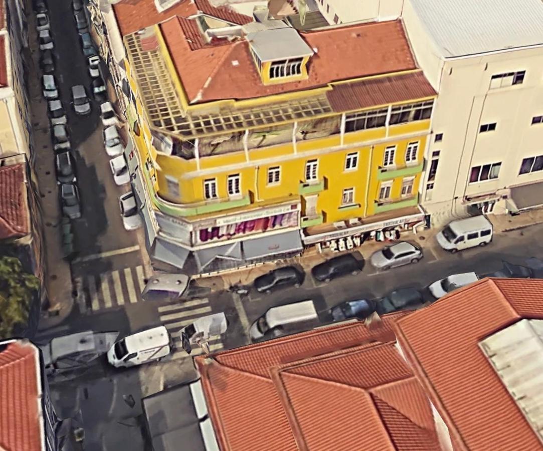 Lar Dois Coracoes Hostel Alges Εξωτερικό φωτογραφία